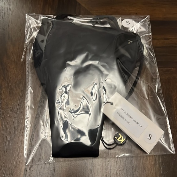 KRISTEN LONIEđź–¤SWIMWEAR - Picture 3 of 4